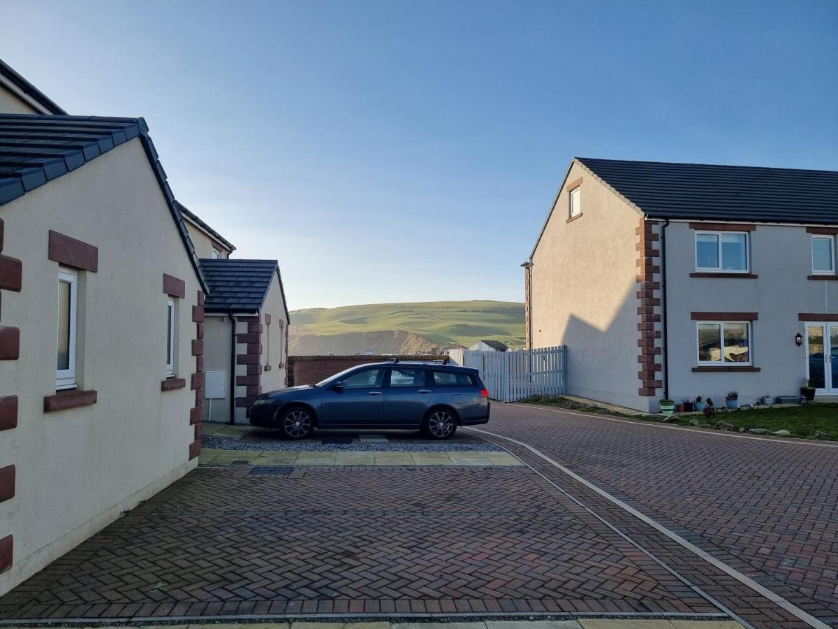 Impeccable Beachfront 2-Bed Cottage In St. Bees Exterior foto